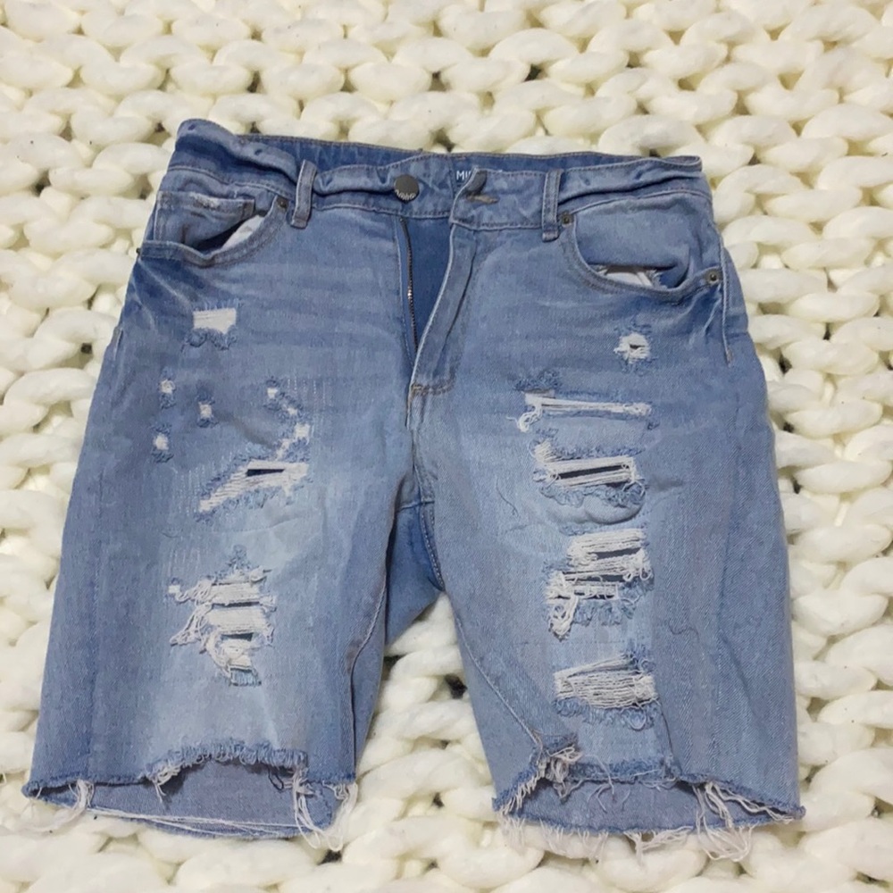 Distressed Bermuda shorts!
